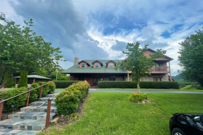 This Adults-Only Tennessee Mountain Lodge Feels Like a Private Smoky Mountain Escape