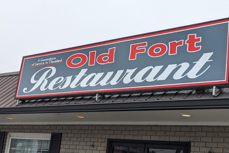This Beloved Tennessee Restaurant Has Been Feeding Hungry Locals for More Than 30 Years