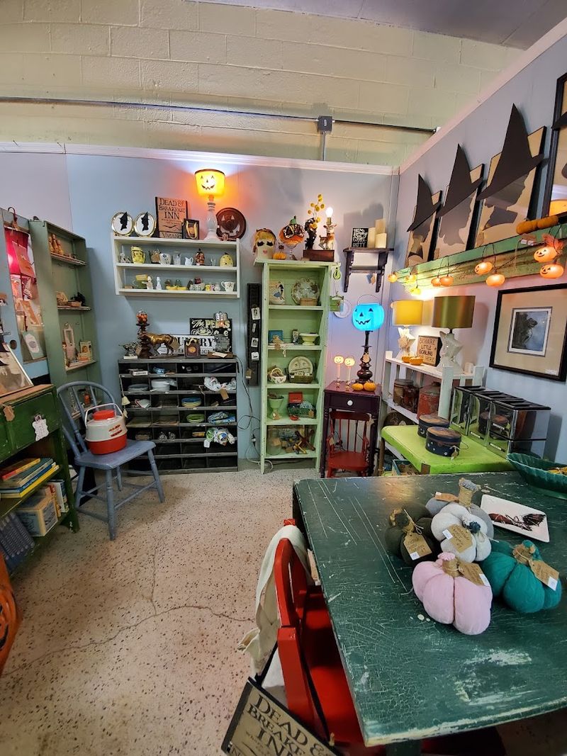 This Clinton Mercantile Is Made for Treasure Hunters