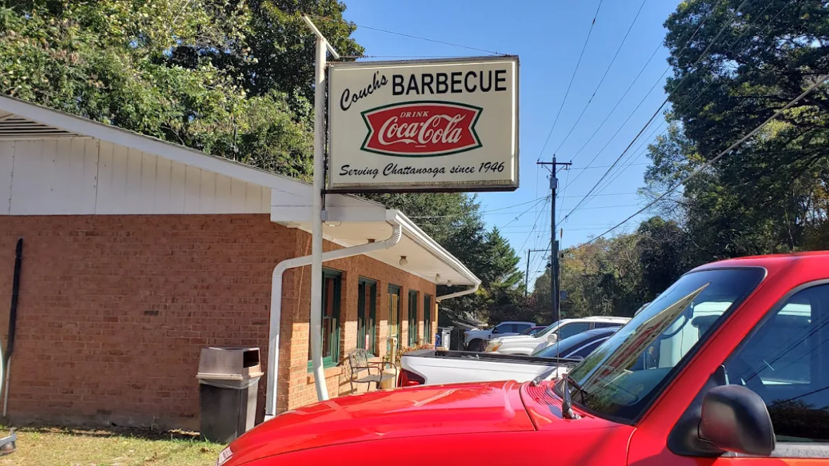 This Humble Tennessee Roadside Restaurant Has Been Serving Barbecue The Old-School Way For 80 Years