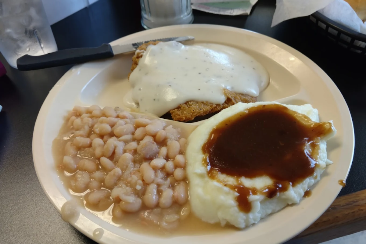This Tennessee Café Has A $9.75 Meat-And-Three Plate That Makes Fast Food Look Overpriced