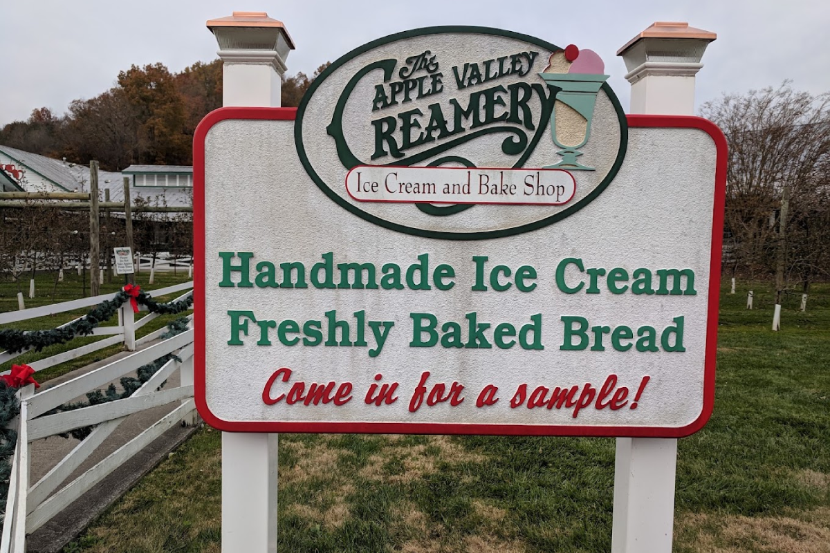 This Tennessee Creamery's Ice Cream and Apple Cinnamon Bread Are a Dreamy Pair