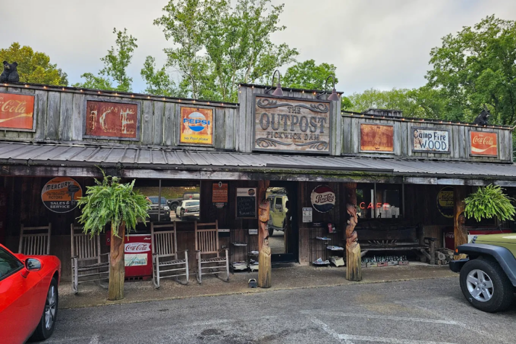 This Tennessee General Store Restaurant Is The Kind Of Stop Travelers Remember