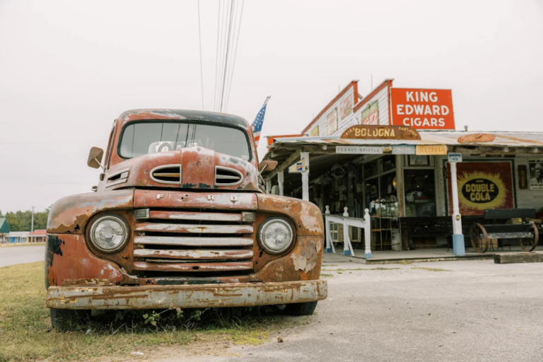 This Tiny Tennessee Depot Is Hiding One Of Amish Country’s Sweetest Little Stops