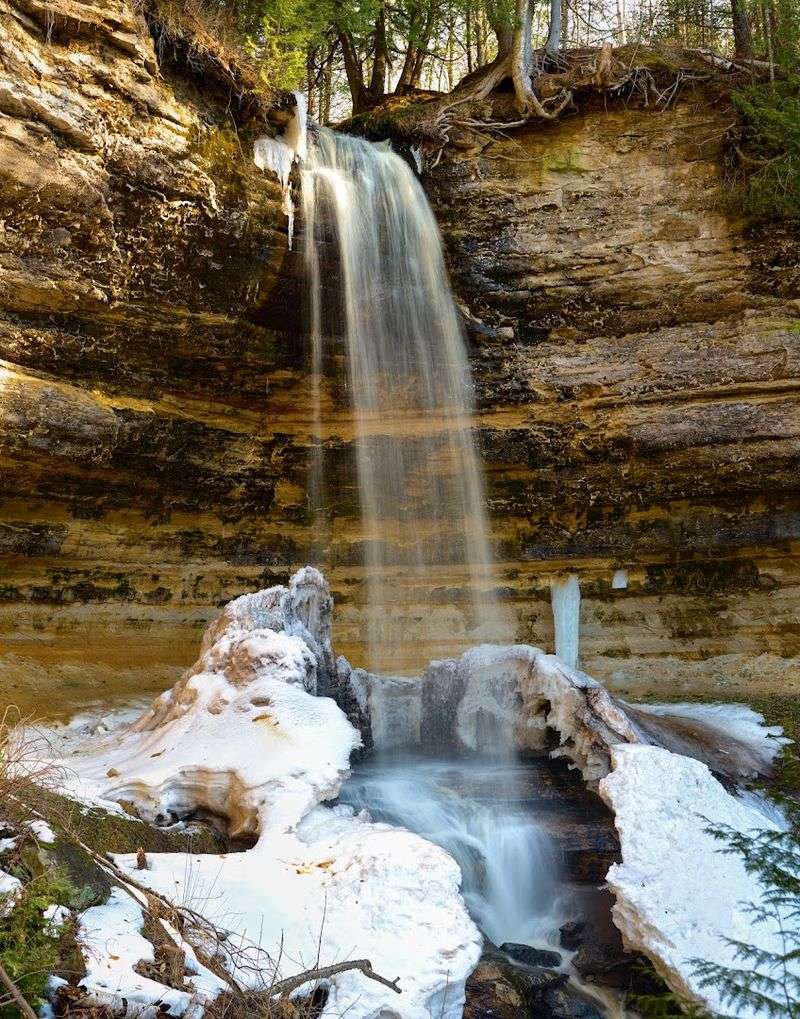 Timing Your Visit to Avoid the Crowds and Catch the Best Light