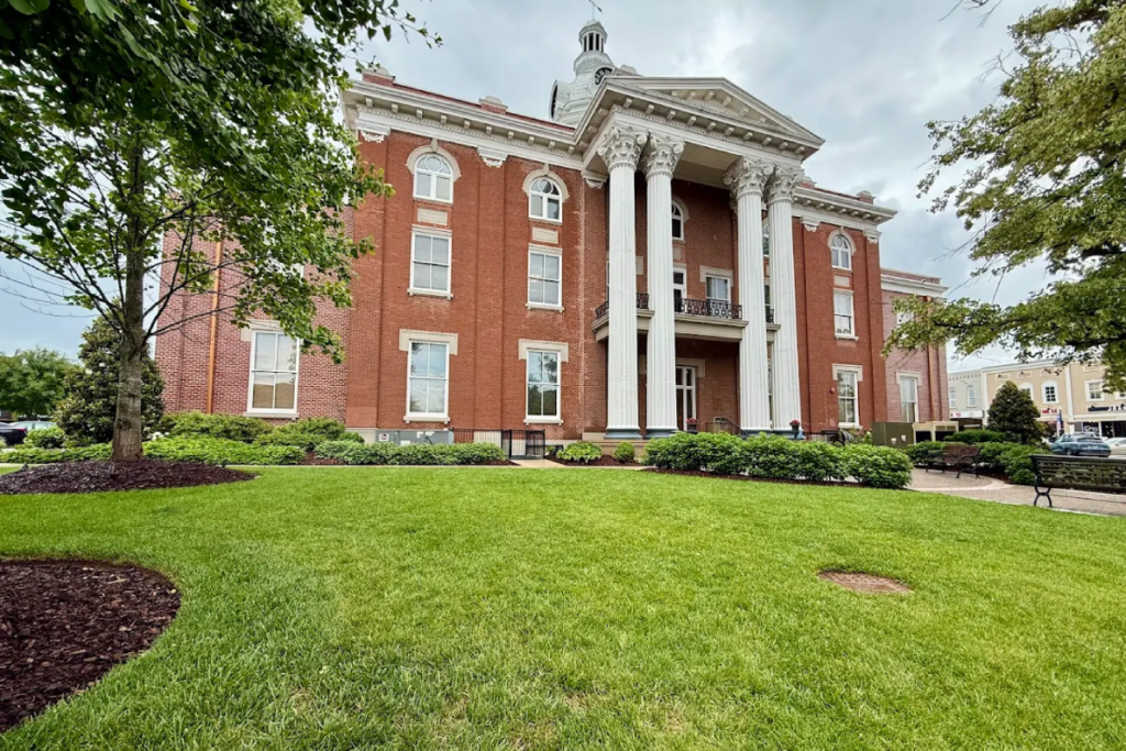 Travelers Don't Expect This Tennessee Courthouse To Be The Star Of Downtown