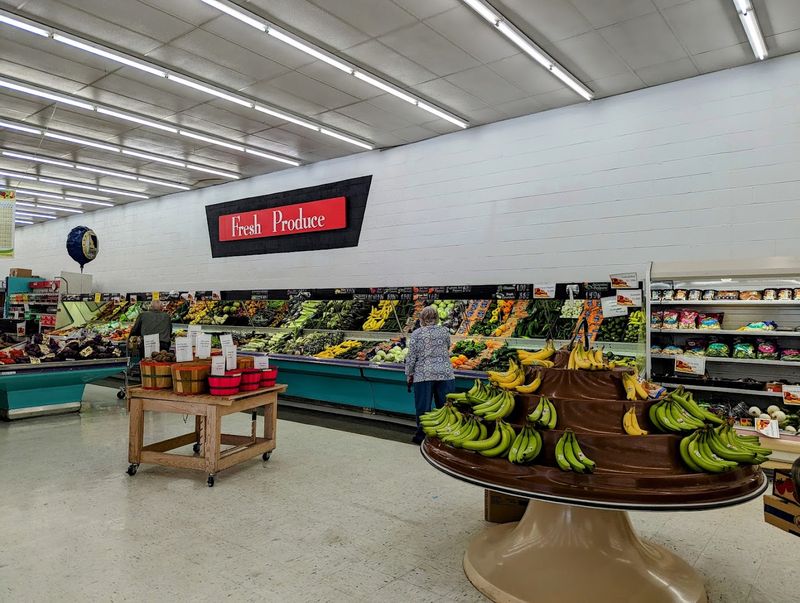 Treasure Hunt Shelves Keep Shoppers Curious