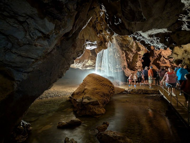 Tuckaleechee Caverns – Townsend