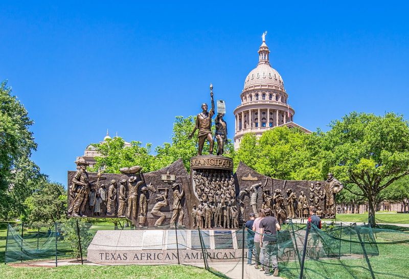 Twenty-Two Acres Of Monuments And Texas Live Oaks Twenty-Two Acres Of Monuments And Texas Live Oaks