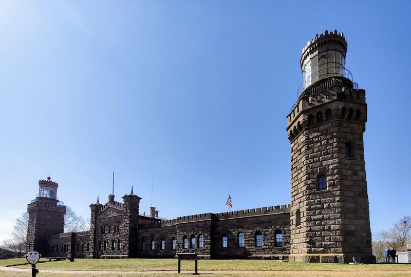 Twin Lights Historic Site - Highlands