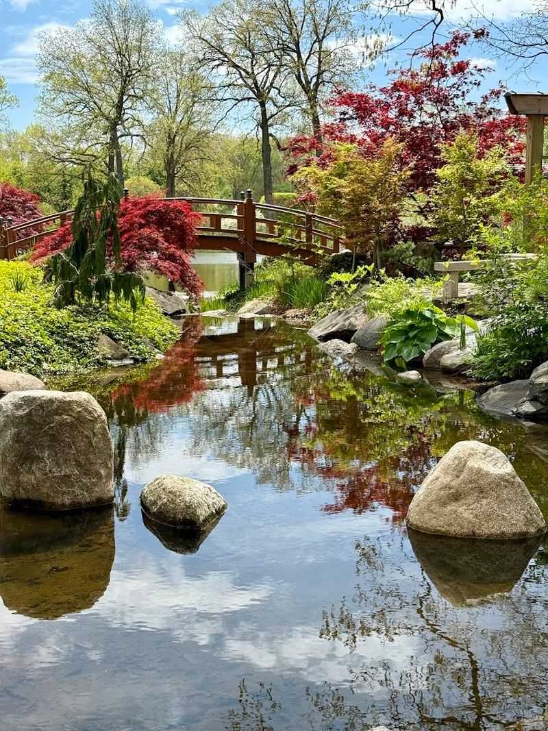 A Water-Laced Entrance That Changes Your Pace A Water-Laced Entrance That Changes Your Pace