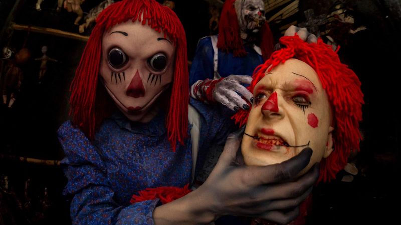Inside the Maze: Clowns, Zombies, Fog, and Constant Motion Inside the Maze: Clowns, Zombies, Fog, and Constant Motion