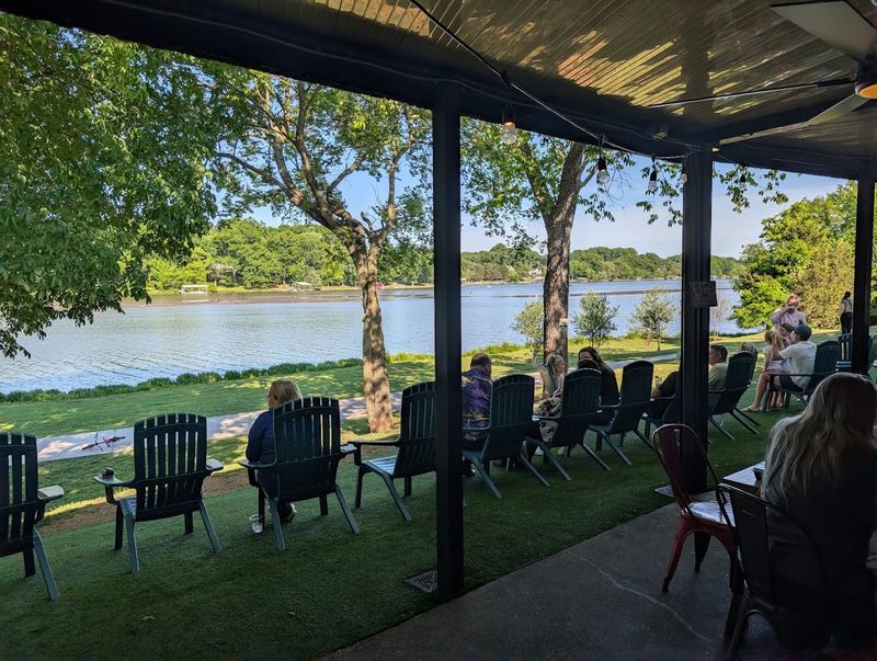 Unbeatable Waterfront Views That Set The Scene Unbeatable Waterfront Views That Set The Scene