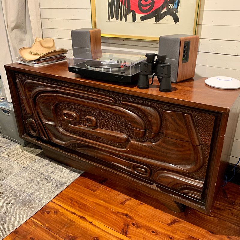 Vinyl Record Players with Classic Albums for Analog Entertainment