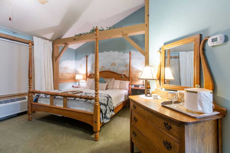 Warm Rooms Designed For Comfort, Privacy, And Quiet Warm Rooms Designed For Comfort, Privacy, And Quiet