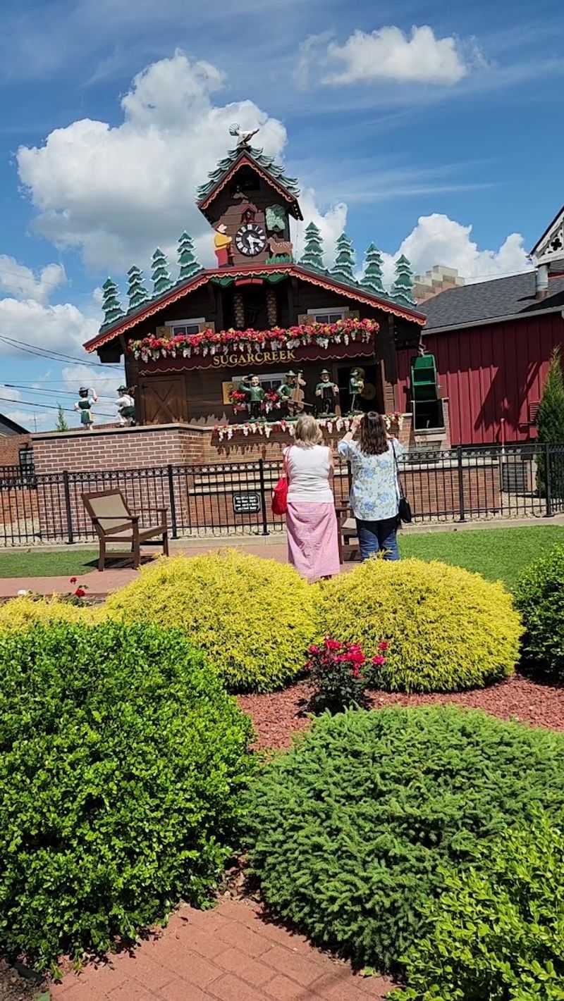 What Reviews Say About The Atmosphere