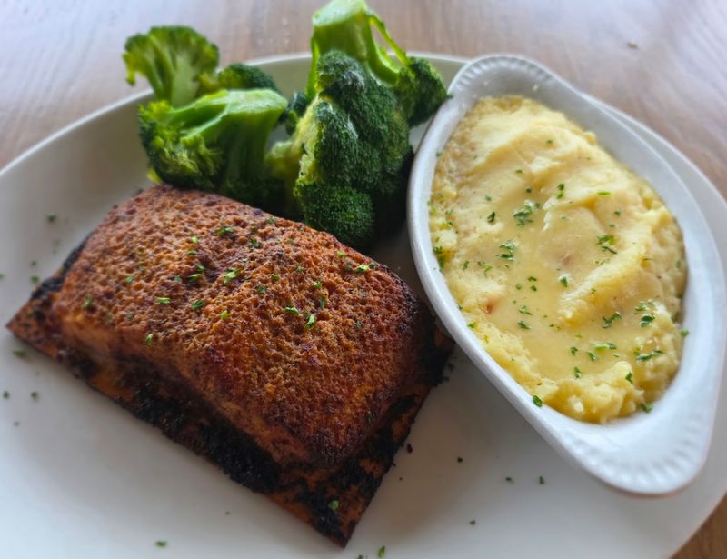 What to Order Alongside the Famous Crab Cake What to Order Alongside the Famous Crab Cake