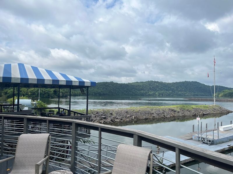 Where Cordell Hull Lake Views Set the Tone for the Stay