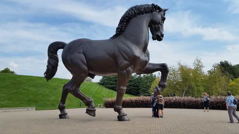 Where Giant Sculptures Meet Open Sky Where Giant Sculptures Meet Open Sky