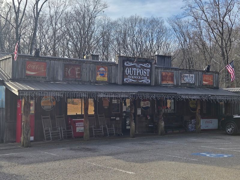 Where Southern Comfort Food Meets Small-Town Road Trip Charm Where Southern Comfort Food Meets Small-Town Road Trip Charm