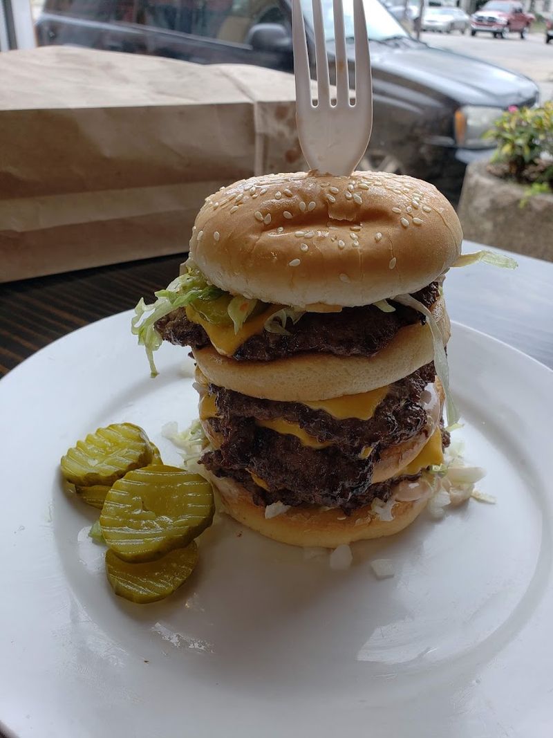 Why Hamburger Mikey Earns Its 4.8-Star Reputation Without Trying to Impress Anyone