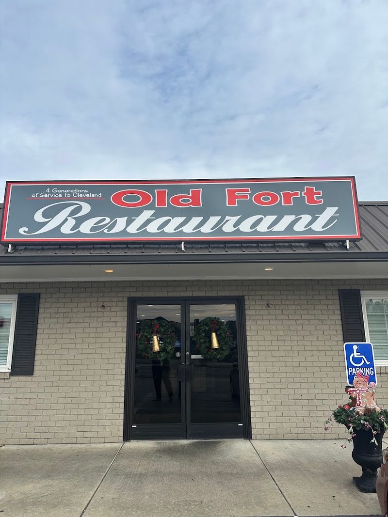 Why Old Fort Still Feels Like Cleveland's Neighborhood Kitchen Why Old Fort Still Feels Like Cleveland's Neighborhood Kitchen