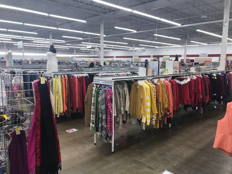 Why Regular Visitors Keep Returning to This Clinton Township Location