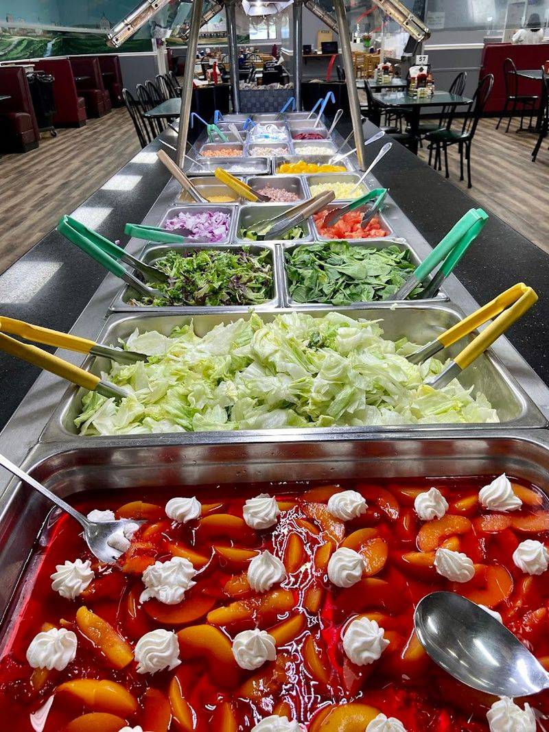 Why This Fayetteville Spot Works for Breakfast, Lunch, or Dinner