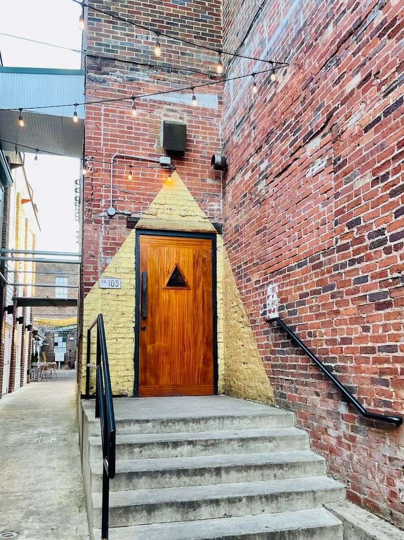 Why This Hidden Tennessee Bar Is Worth Tracking Down Why This Hidden Tennessee Bar Is Worth Tracking Down