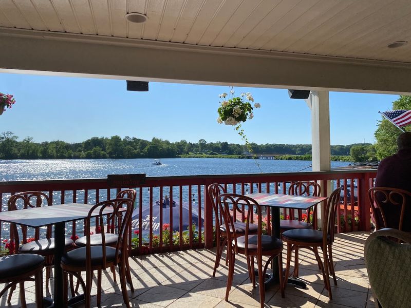 Why This Michigan Lakeside Spot Earns Its Loyal Following Why This Michigan Lakeside Spot Earns Its Loyal Following