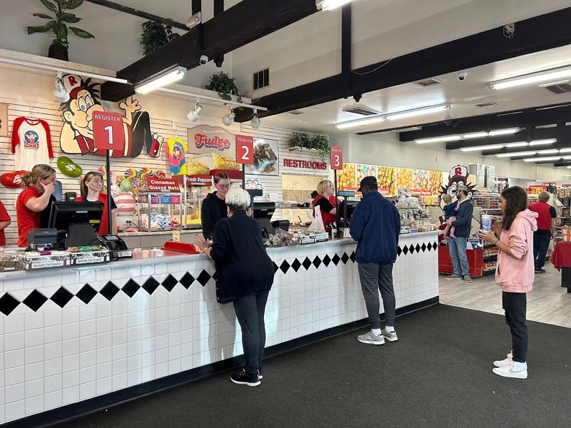 Why This Missouri Candy Stop Is Worth It Why This Missouri Candy Stop Is Worth It