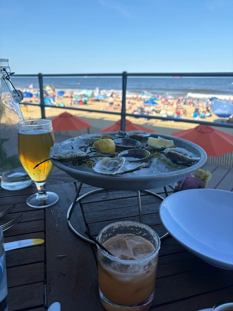Why This Polished Shore Lounge Feels Like a Mini Vacation Why This Polished Shore Lounge Feels Like a Mini Vacation