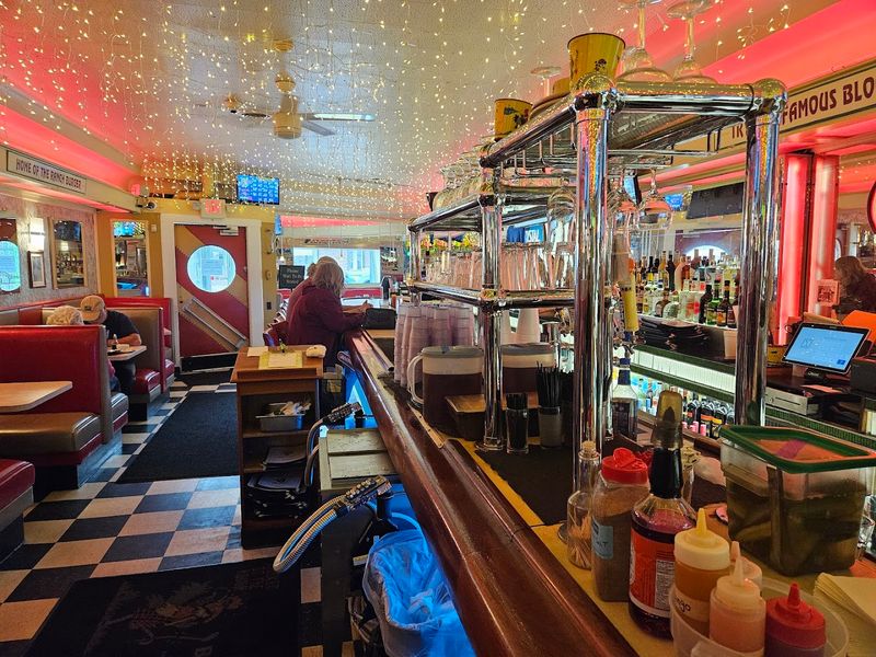 Why This Port Huron Spot Stands Apart From Every Other Fried Chicken Restaurant Why This Port Huron Spot Stands Apart From Every Other Fried Chicken Restaurant