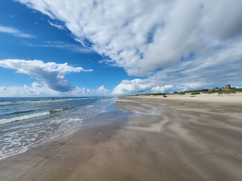 Wide Open Shoreline Without the Crowds Wide Open Shoreline Without the Crowds