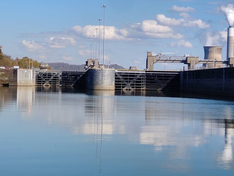 Willow Island Locks and Dam, Newport