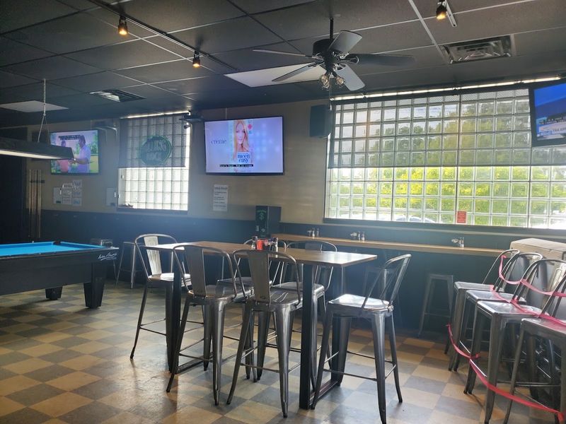 Wings Sports Bar & Grill, Maple Heights