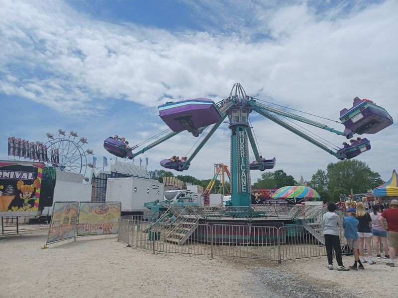 The World's Biggest Fish Fry Skillet – Paris