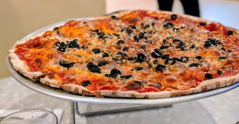 A 75-Year-Old New Jersey Pizza Joint Still Makes Every Pie the Old-Fashioned Way