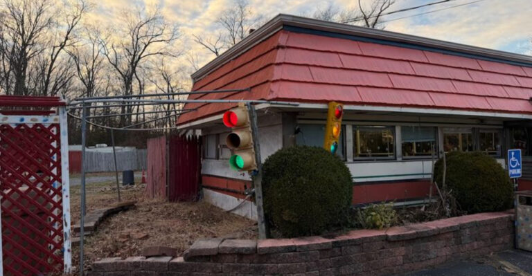 A Converted Train Car and Doo-Wop Tunes Make This New Jersey Diner Unforgettable