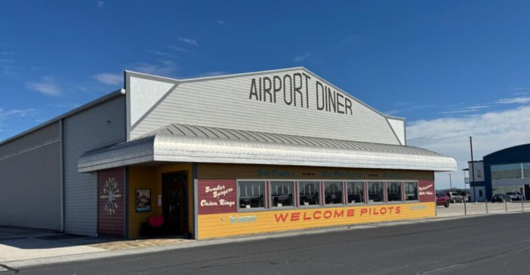 At This Texas Diner, You Can Watch Planes Take Off While Enjoying Comfort Food