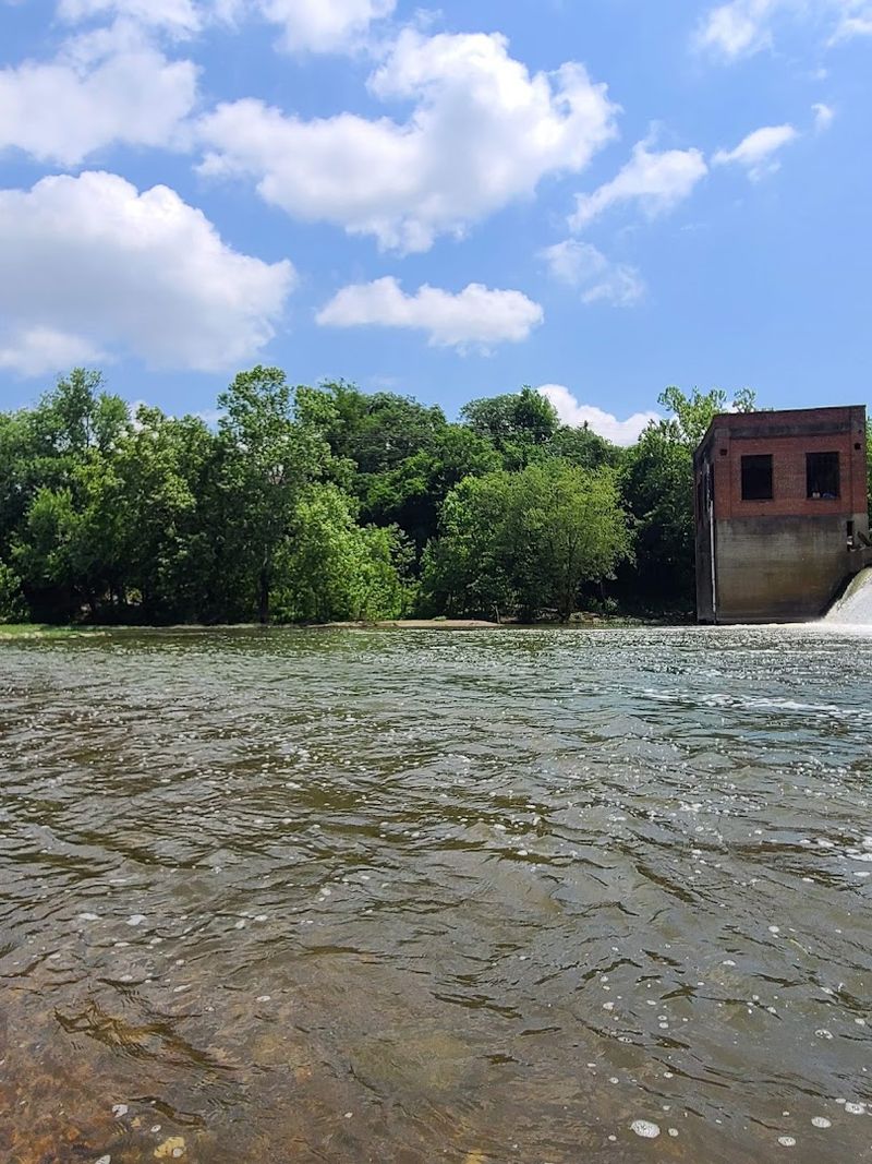 Scenic Dam And Waterfall Features Scenic Dam And Waterfall Features