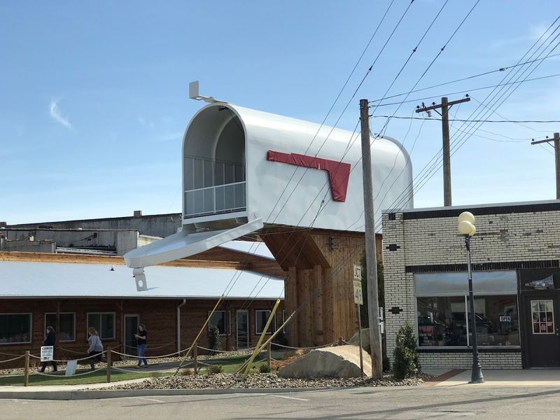 World's Largest Mailbox (Casey)