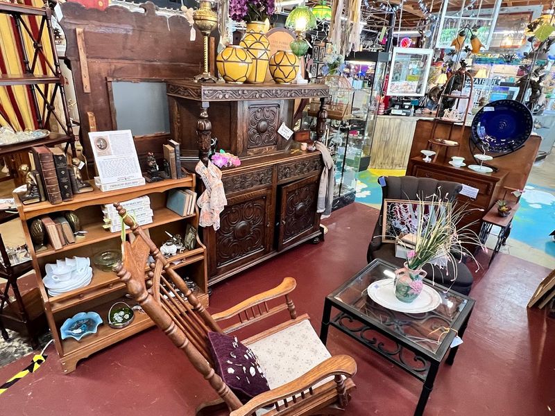 Vintage Treasures From Every Era Imaginable Vintage Treasures From Every Era Imaginable
