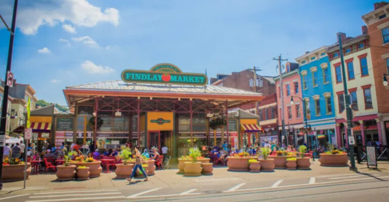Clear Your Calendar Because This Huge Year-Round Market In Ohio Is A Full Day Affair