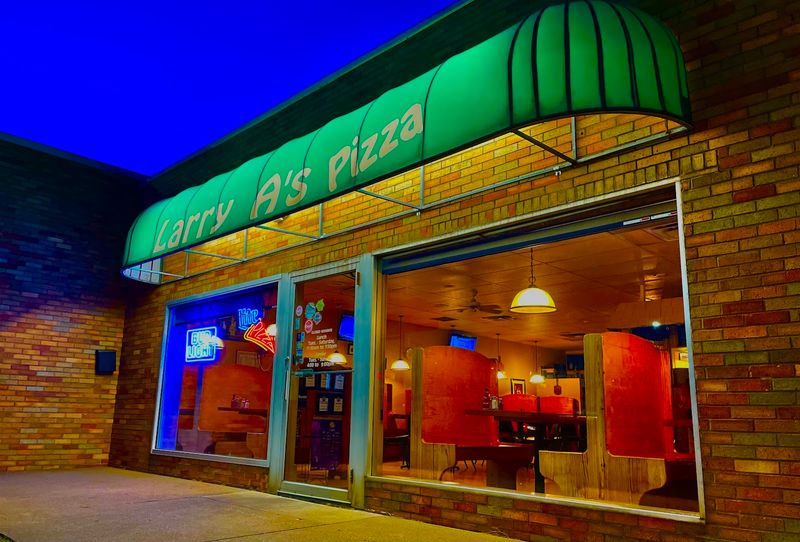 Larry A's Pizza (Macomb)