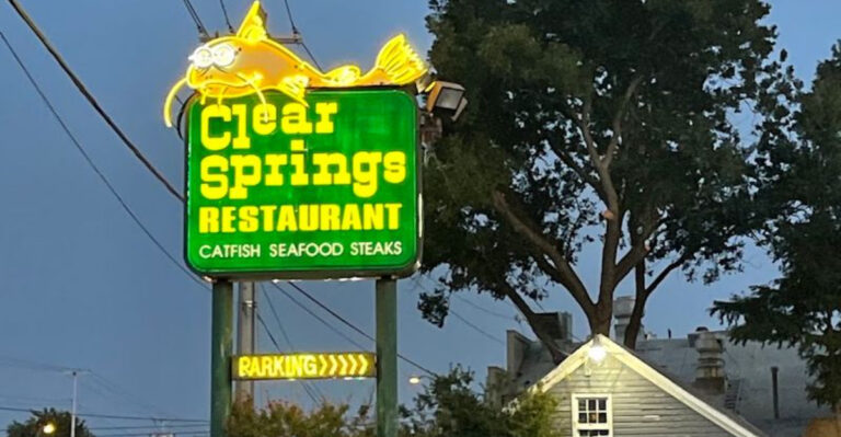 Don’t Let The Simple Exterior Fool You—This Texas Spot Serves Amazing Seafood