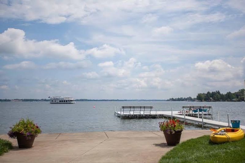 Oakwood Resort (Syracuse)