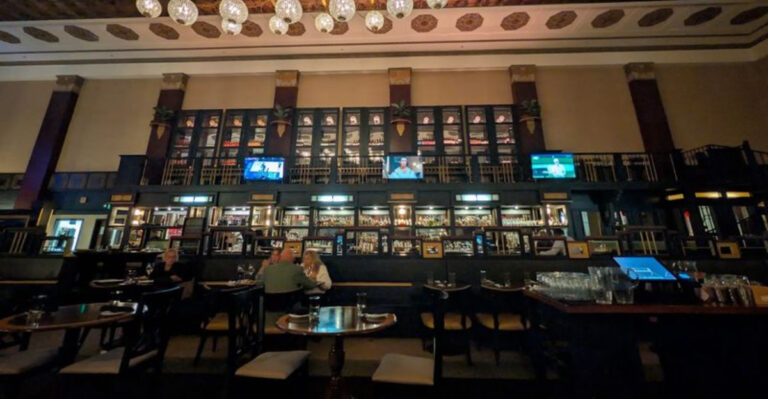 Fresh Oysters And Live Jazz Make This Tennessee Restaurant A Must-Visit