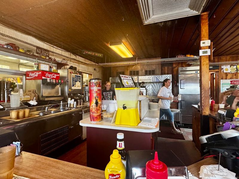 Why This Anderson, Indiana, Diner Works So Well in a Tiny Room Why This Anderson, Indiana, Diner Works So Well in a Tiny Room