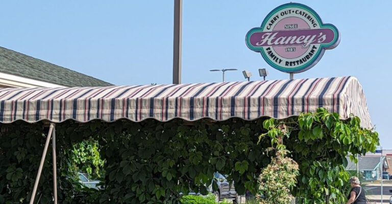 Green Chile Steals The Morning At These 7 Michigan Breakfast Counters